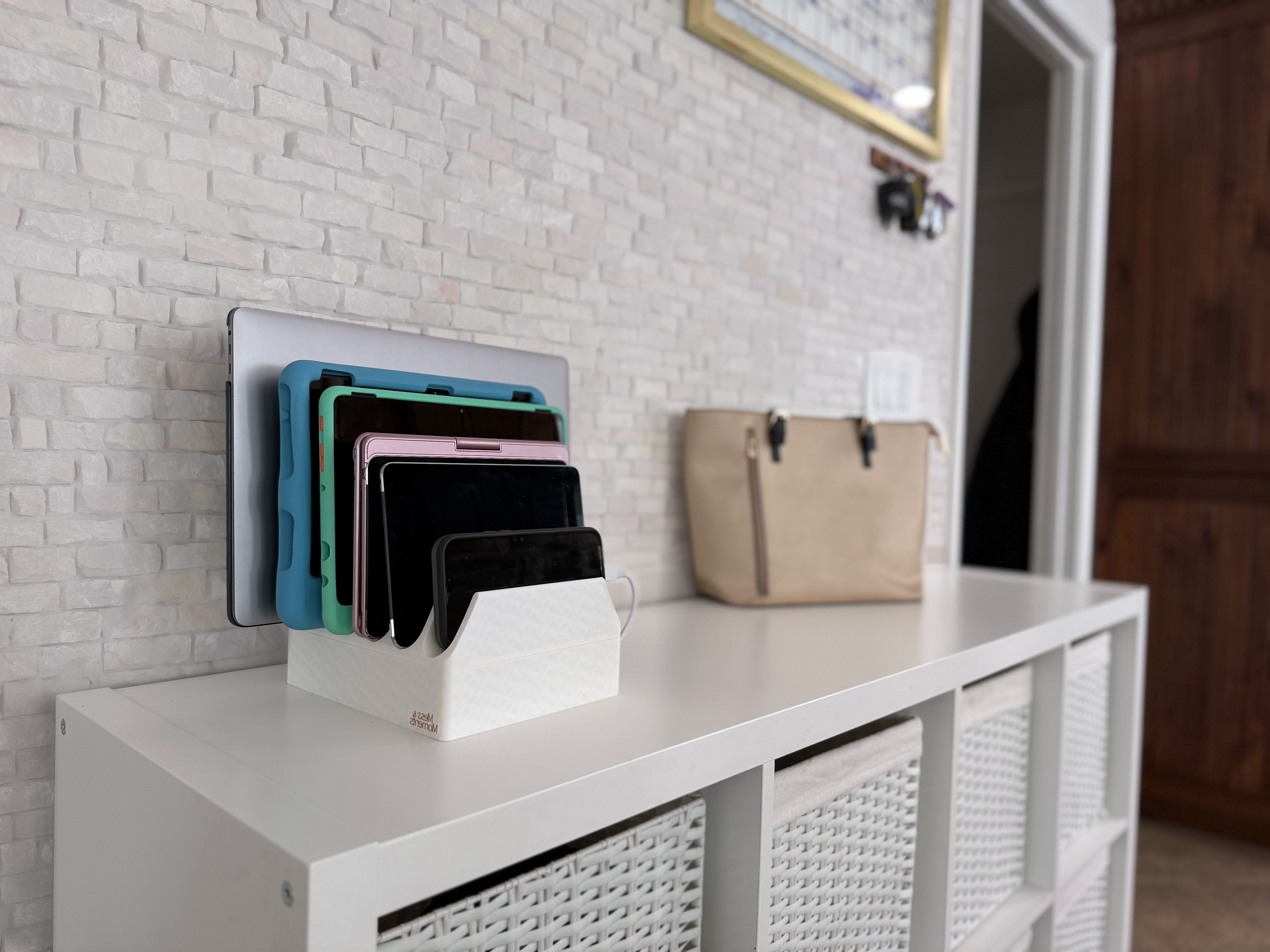 Family Dock - Charging Station for 6 Devices - Fits Bulky Cases - Fast Charging